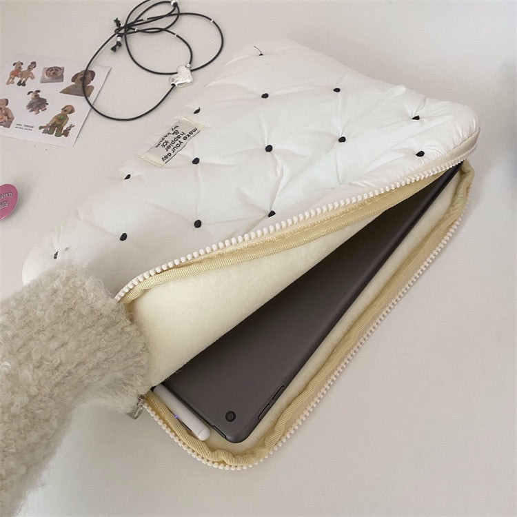Puffy dot tablet bag