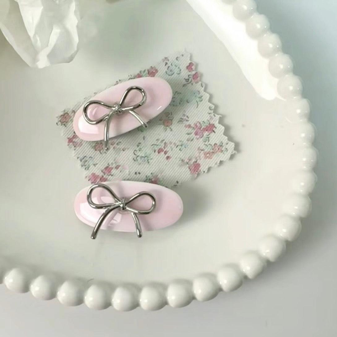Medal ribbon clip