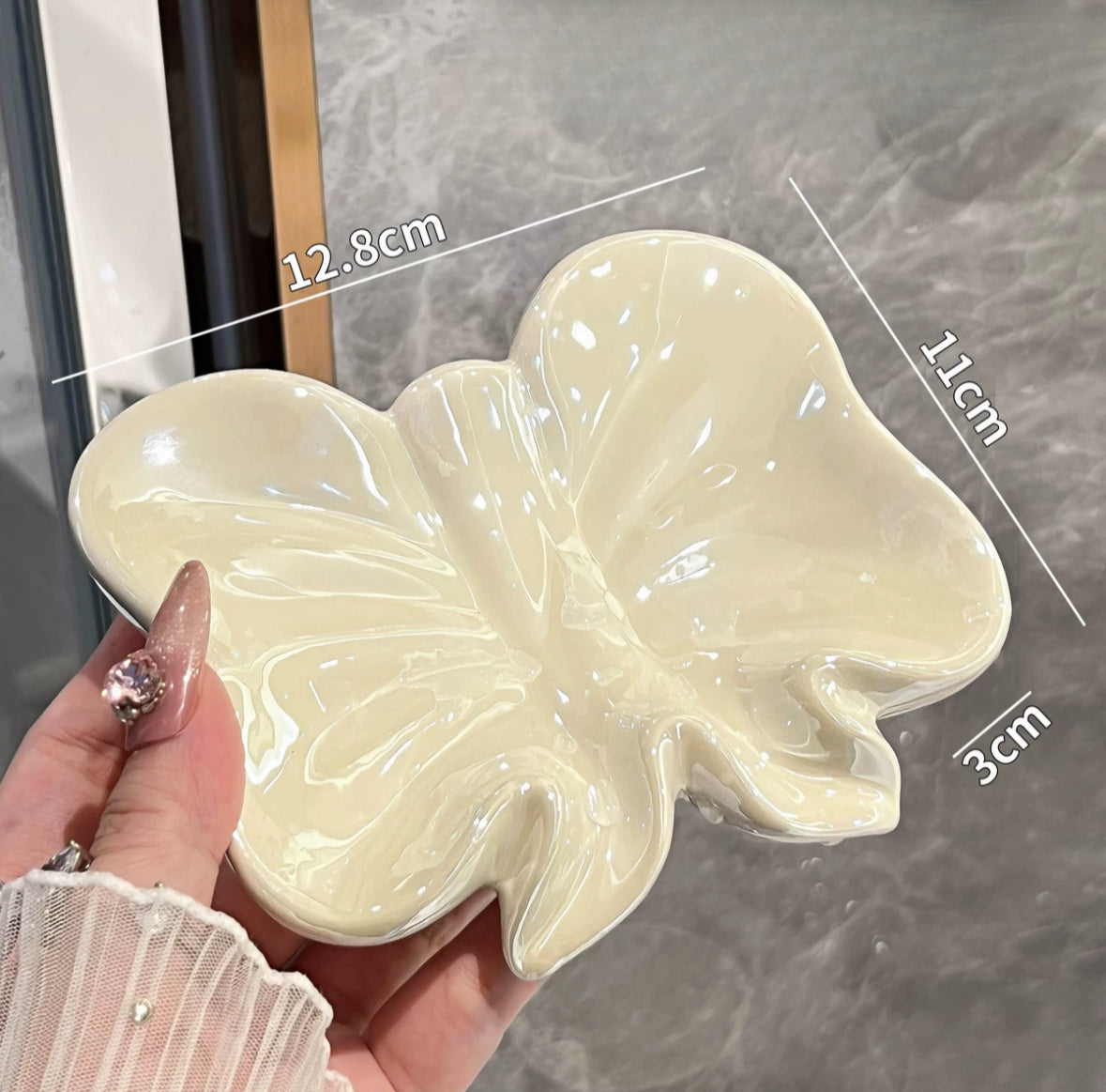 Ceramic soap dish