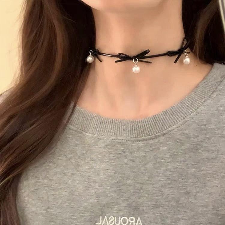 Pearl with ribbon choker