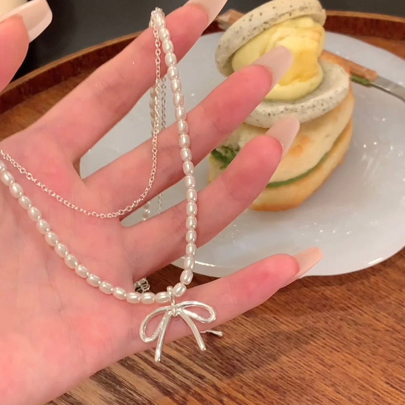 Double ribbon pearl necklace