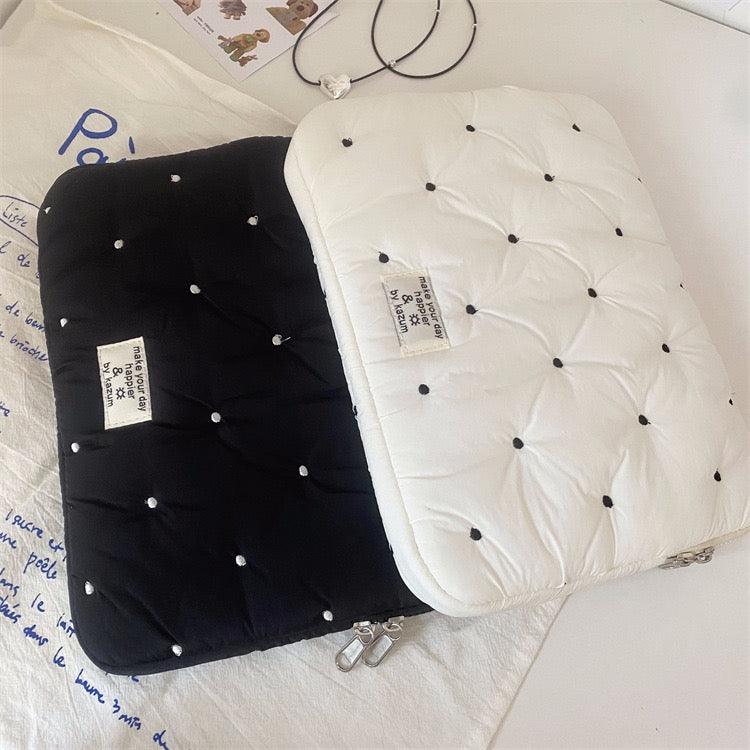 Puffy dot tablet bag