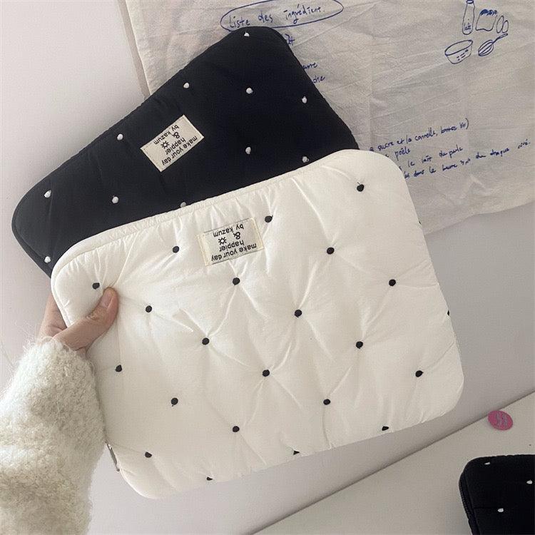 Puffy dot tablet bag