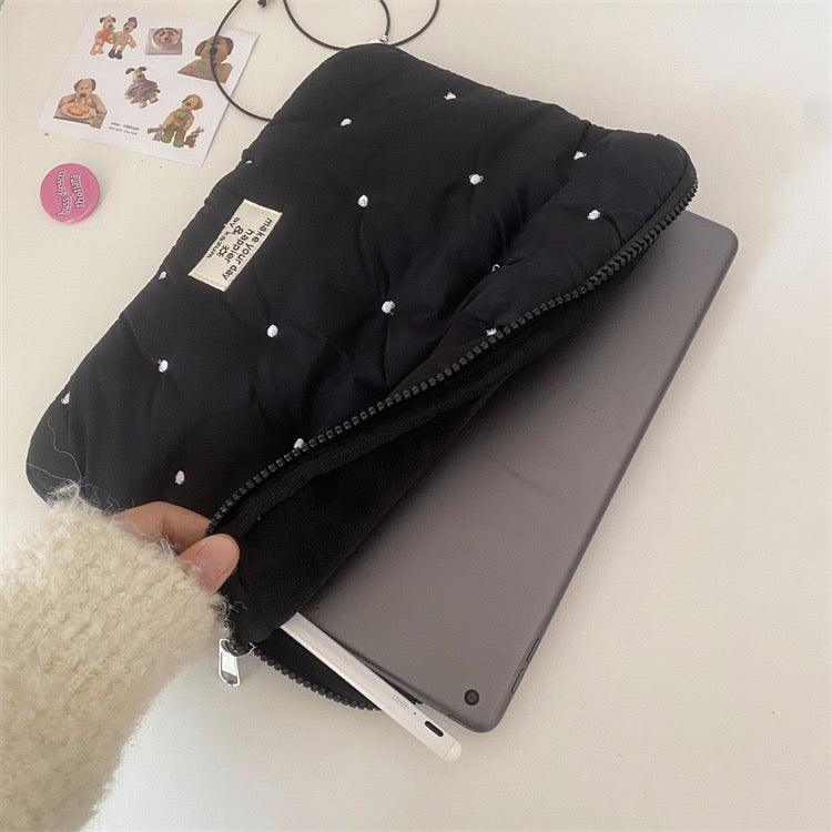 Puffy dot tablet bag