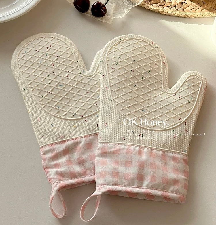 Heat-Resistant Silicone Mitt