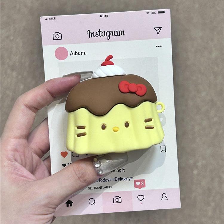 Pudding kitty AirPods case with a cute dessert theme. Compatible with AirPods Pro 2, AirPods 3, and AirPods 4.