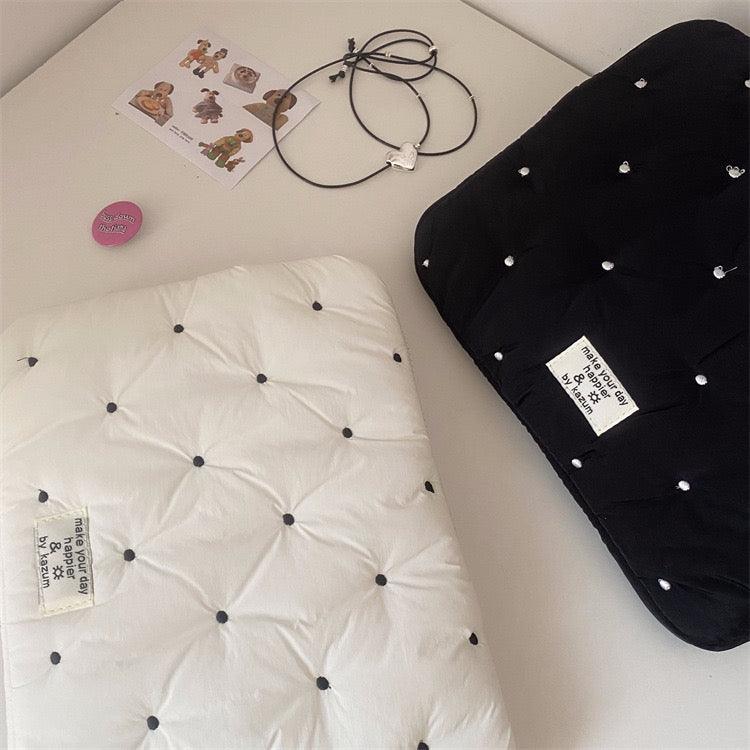 Puffy dot tablet bag