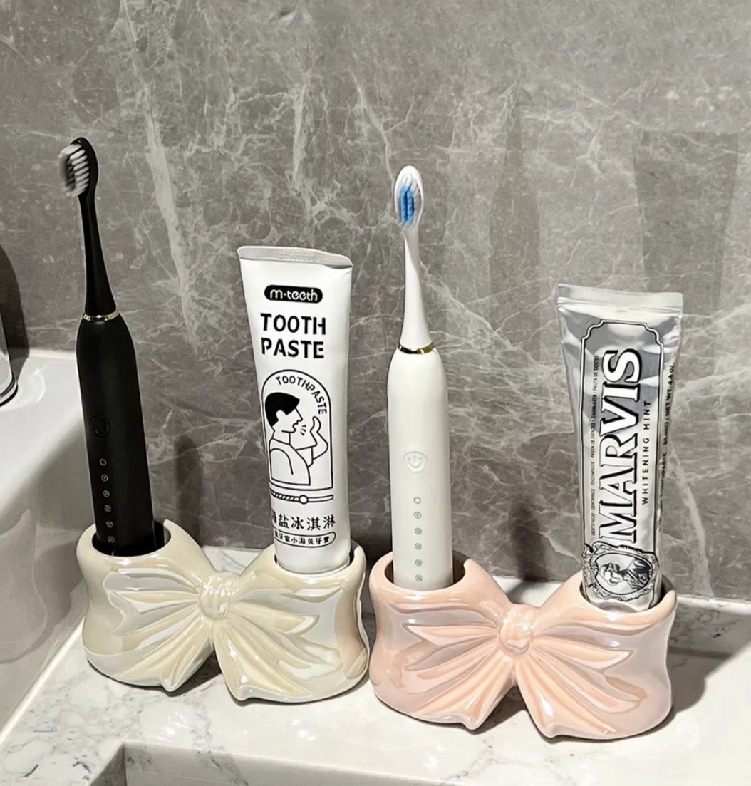 Ceramic toothbrush holder