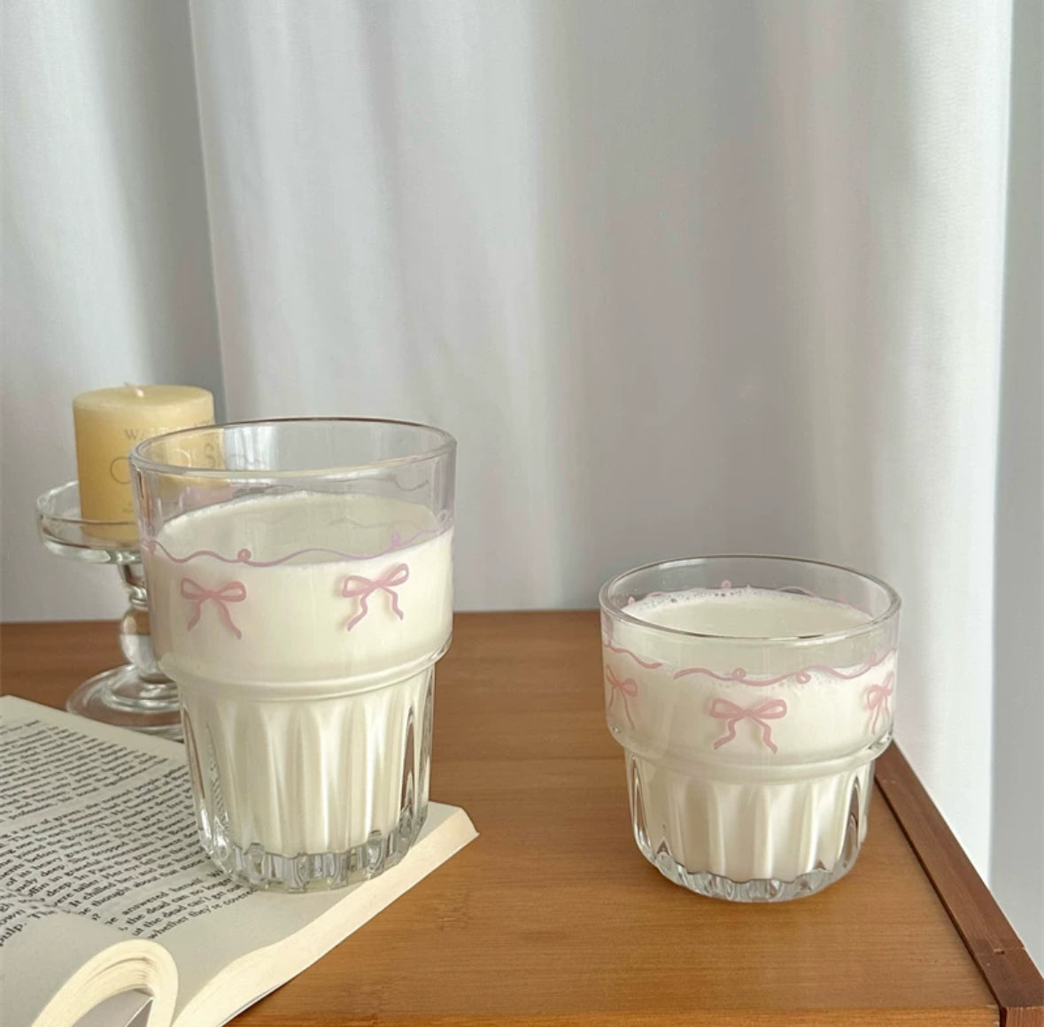 Ribbon bow glass