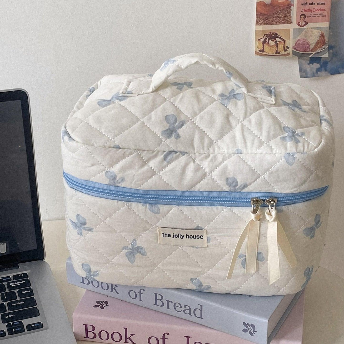 Little ribbon makeup bag π