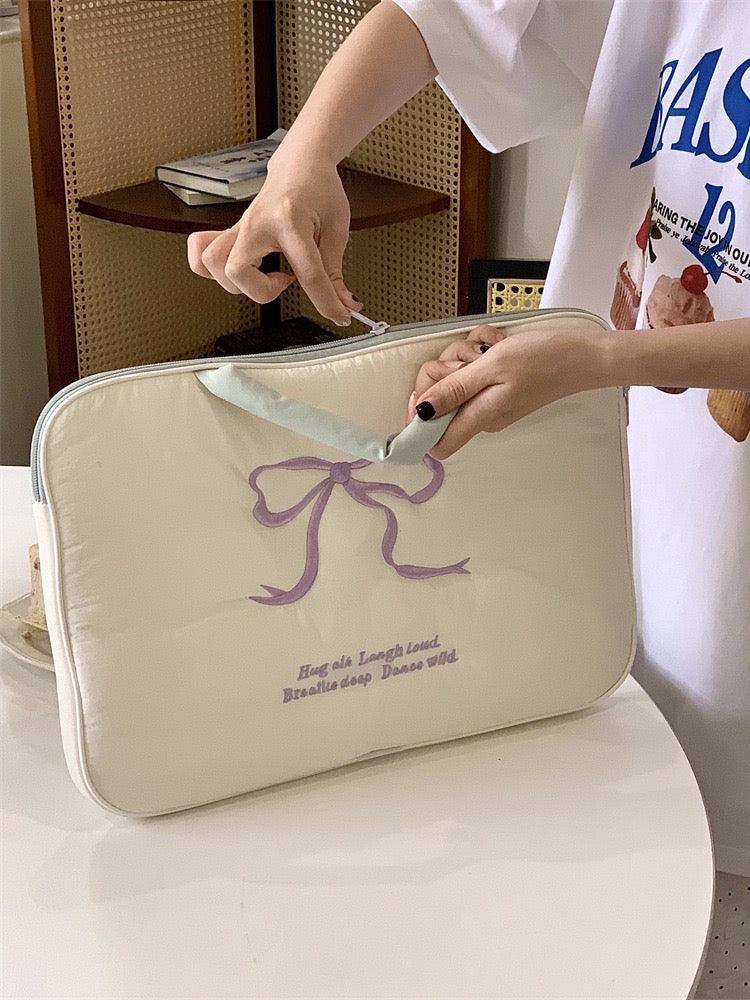 Two tone ribbon hand carry tablet bag