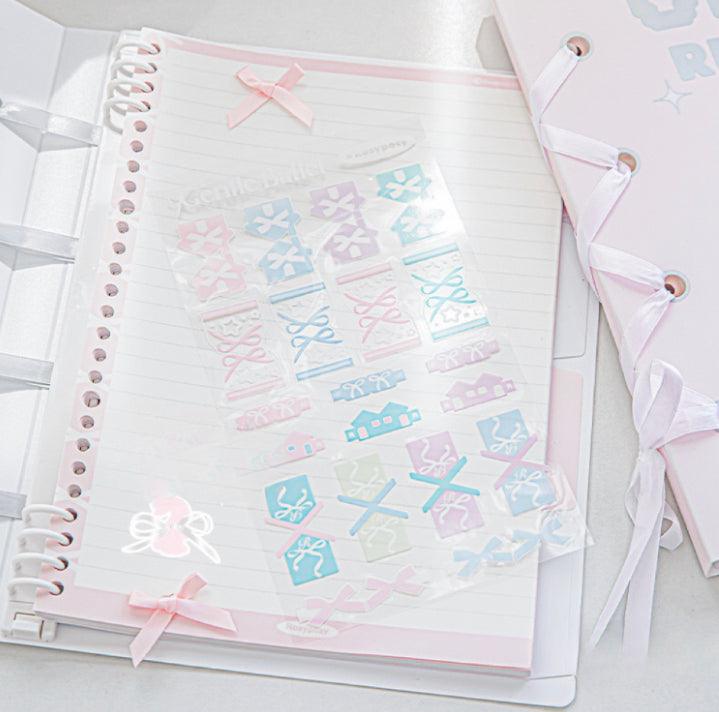 loose-leaf notebook