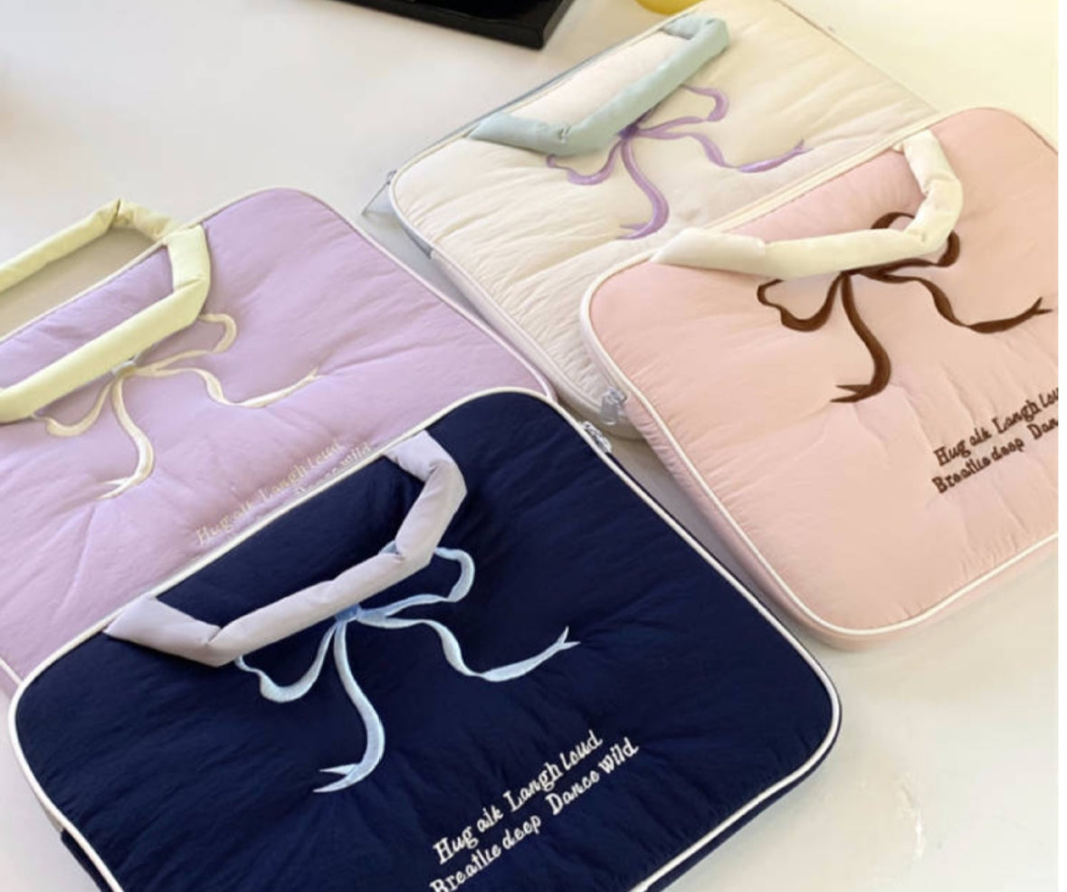Two tone ribbon hand carry tablet bag