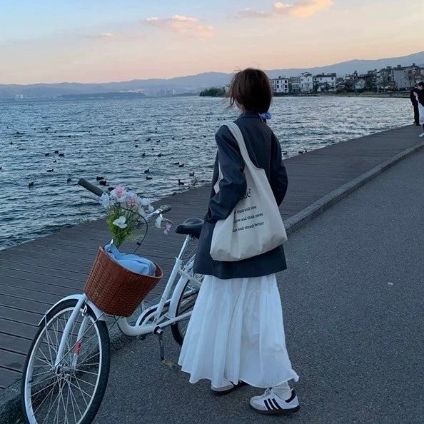 Casual white tote bag