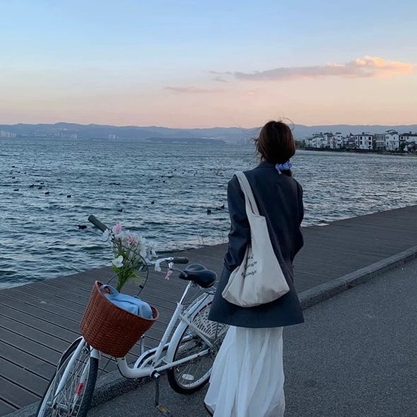 Casual white tote bag