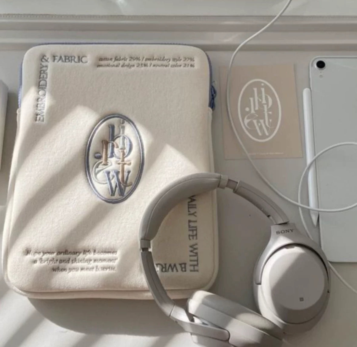 White IPad/ Computer bag