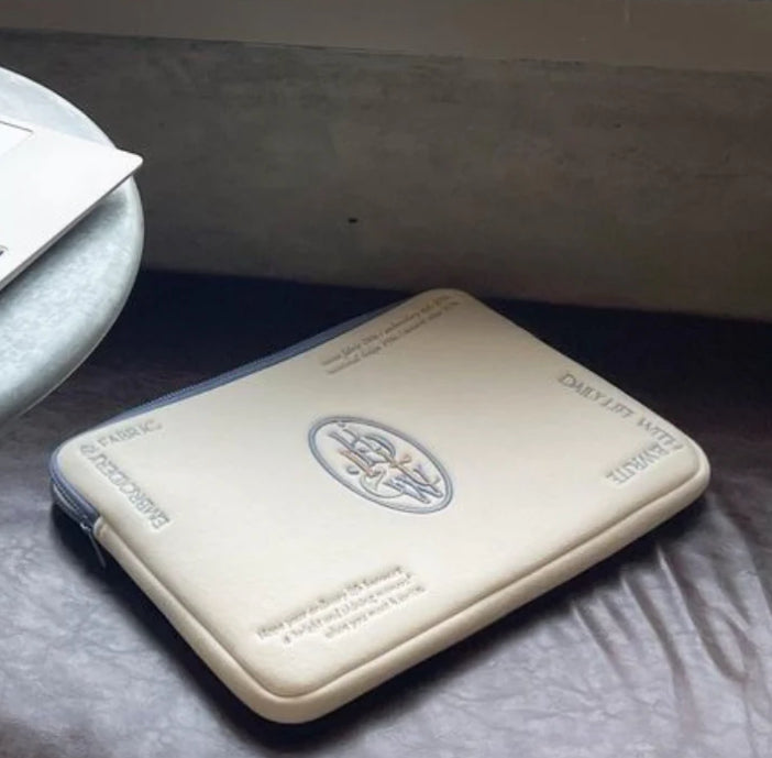 White IPad/ Computer bag 🎧