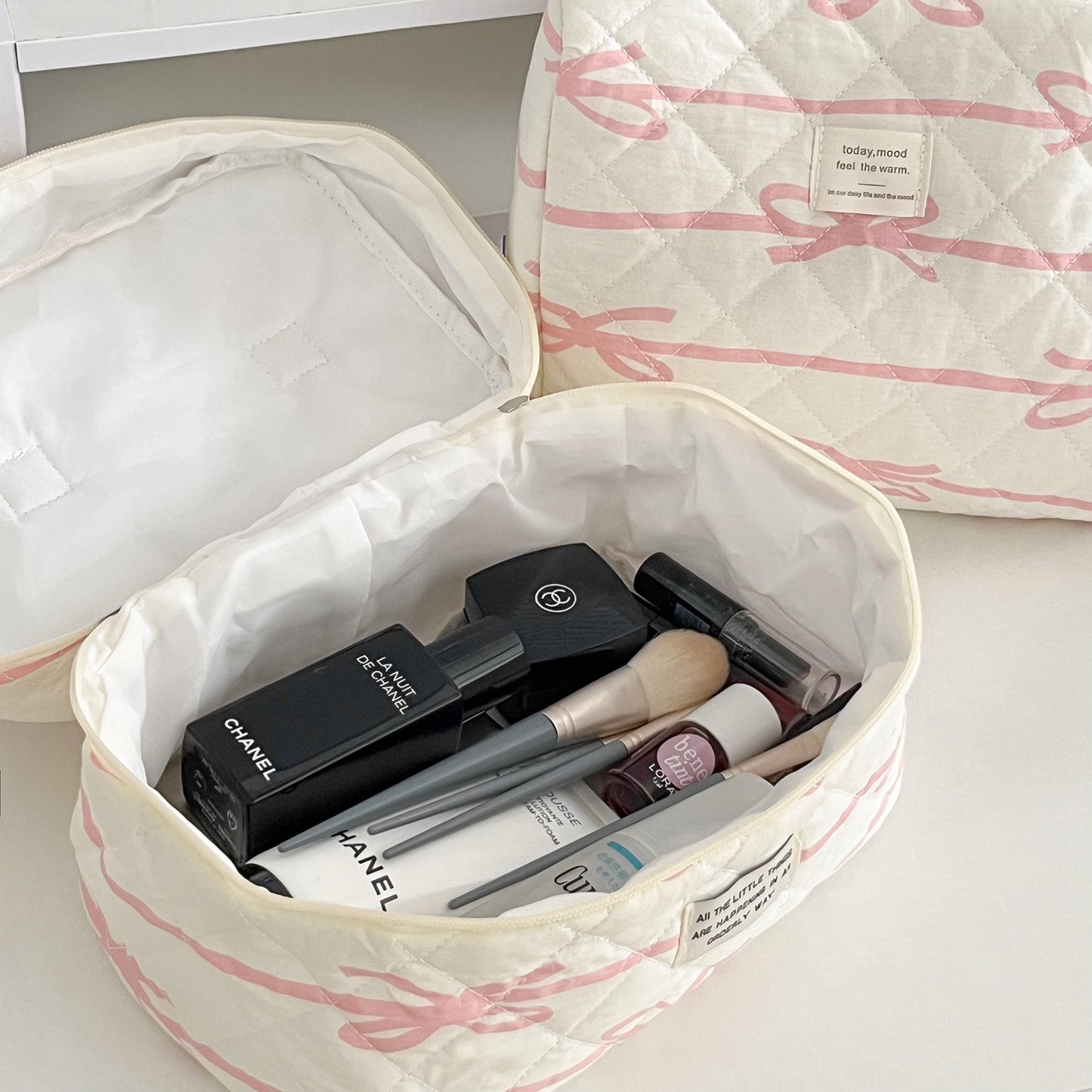 Ribbon line cosmetic bag