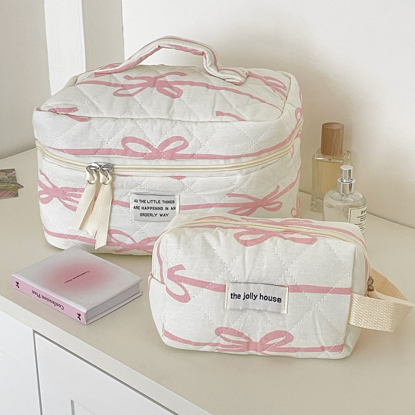 Ribbon line cosmetic bag